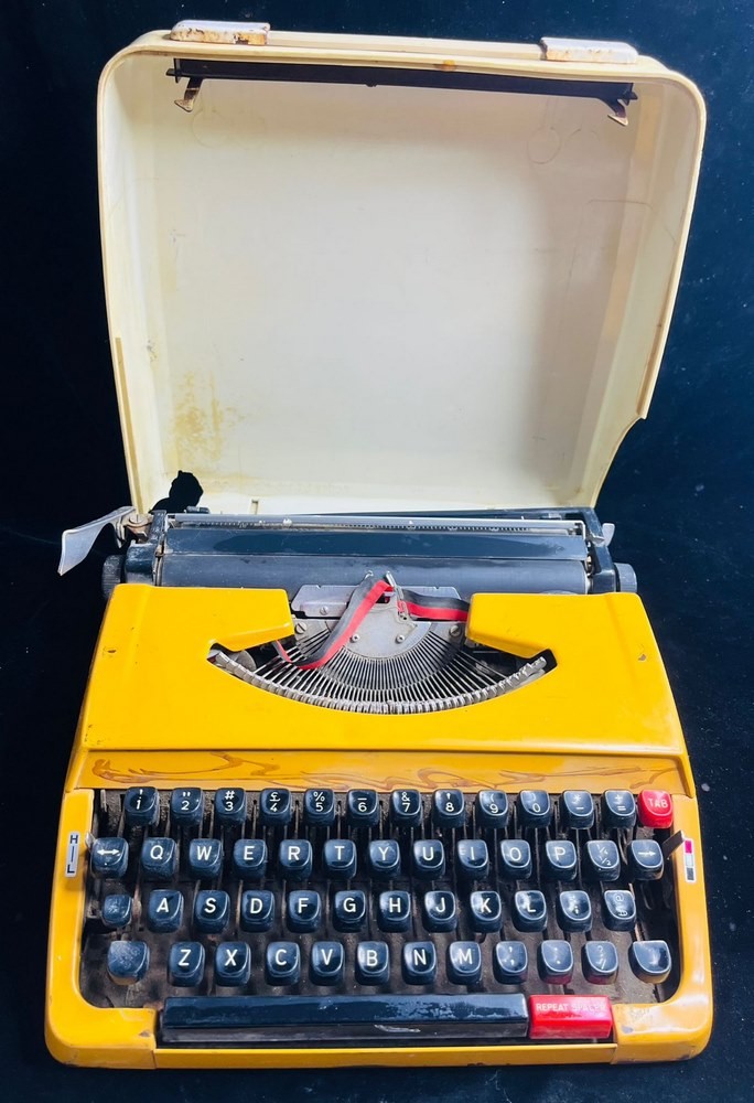 reason様 Antiques Typewriter-41978 | Mzad Qatar