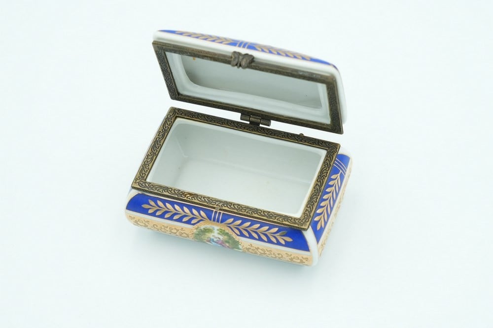 Porcelain Jewelry Box - 7