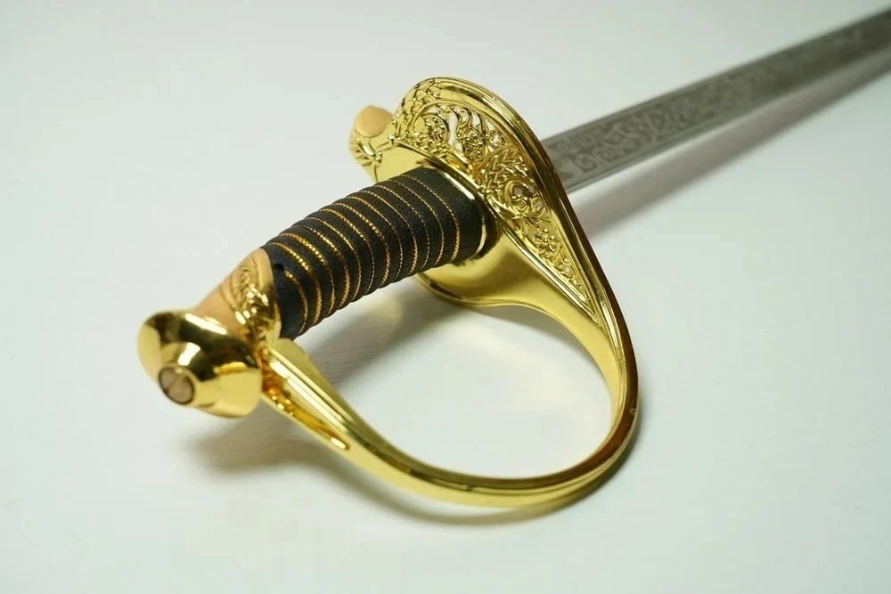 A Luxurious Sword Engraved With The Emblem Of The Republic Of Iraq - 6