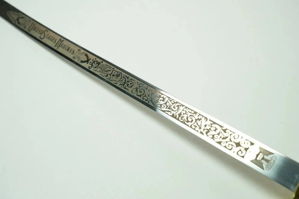 A Luxurious Sword Engraved With The Emblem Of The Republic Of Iraq - 5