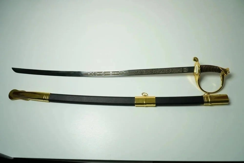 A Luxurious Sword Engraved With The Emblem Of The Republic Of Iraq - 1