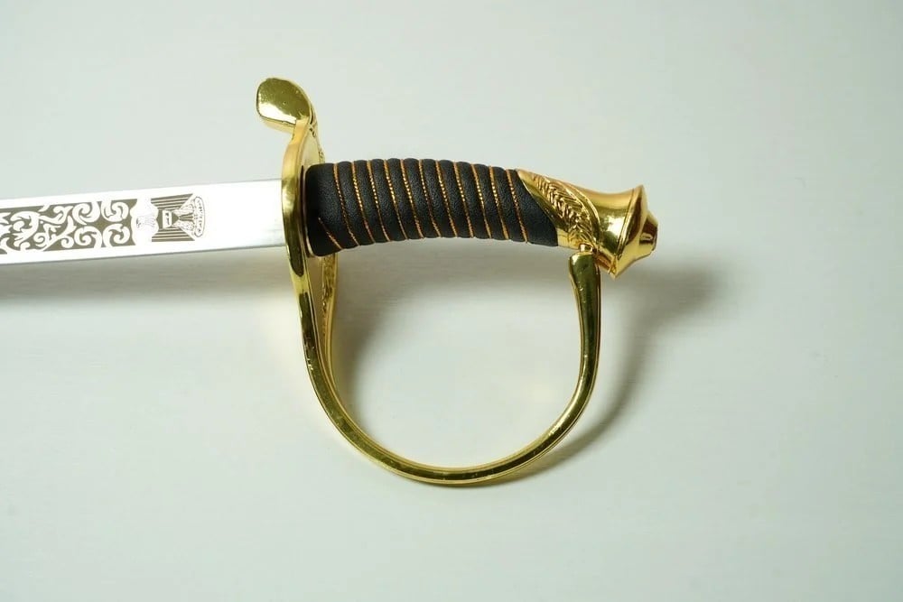 A Luxurious Sword Engraved With The Emblem Of The Republic Of Iraq - 4