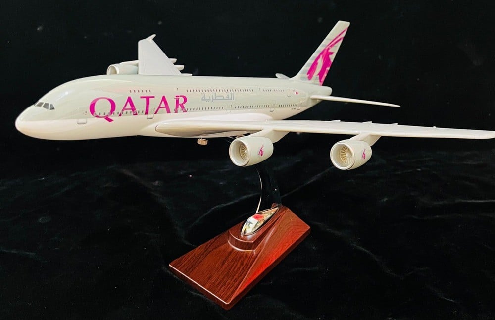 مجسم طائرة إيرباص A380 للخطوط الجوية القطرية - 3