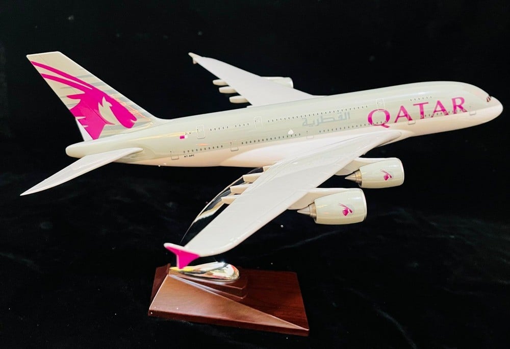 مجسم طائرة إيرباص A380 للخطوط الجوية القطرية - 7