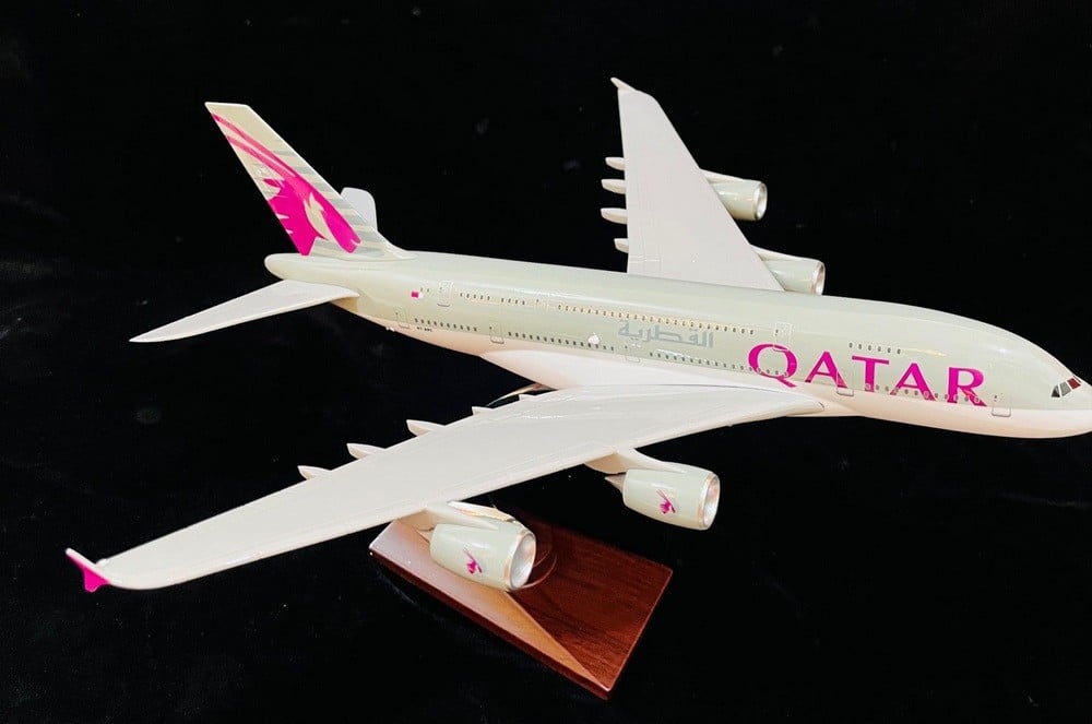 مجسم طائرة إيرباص A380 للخطوط الجوية القطرية - 5