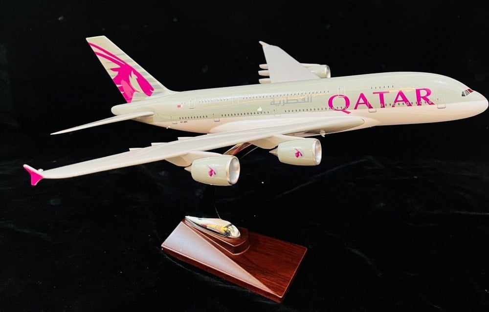 مجسم طائرة إيرباص A380 للخطوط الجوية القطرية - 4