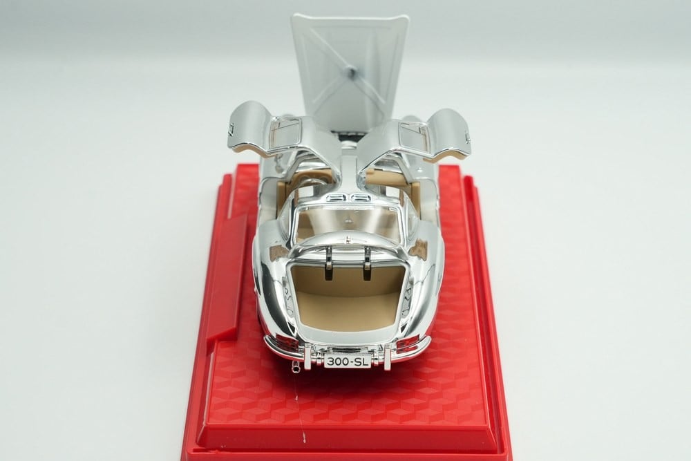 Classic Mercedes Sl300 Car Model In 1:24 Scale, Made Of Alloy With Doors, Hood, And Trunk That Open - 3