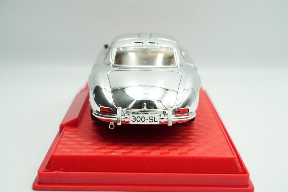 Classic Mercedes Sl300 Car Model In 1:24 Scale, Made Of Alloy With Doors, Hood, And Trunk That Open - 11