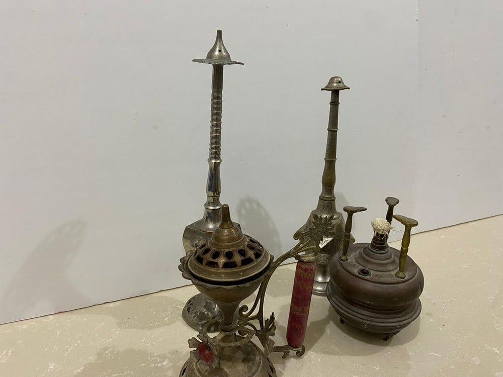 A Collection Of Heritage Artifacts And Collectibles Made Of Metal And Brass - 4