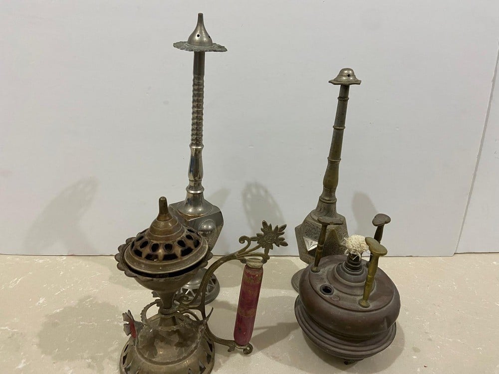 A Collection Of Heritage Artifacts And Collectibles Made Of Metal And Brass - 3