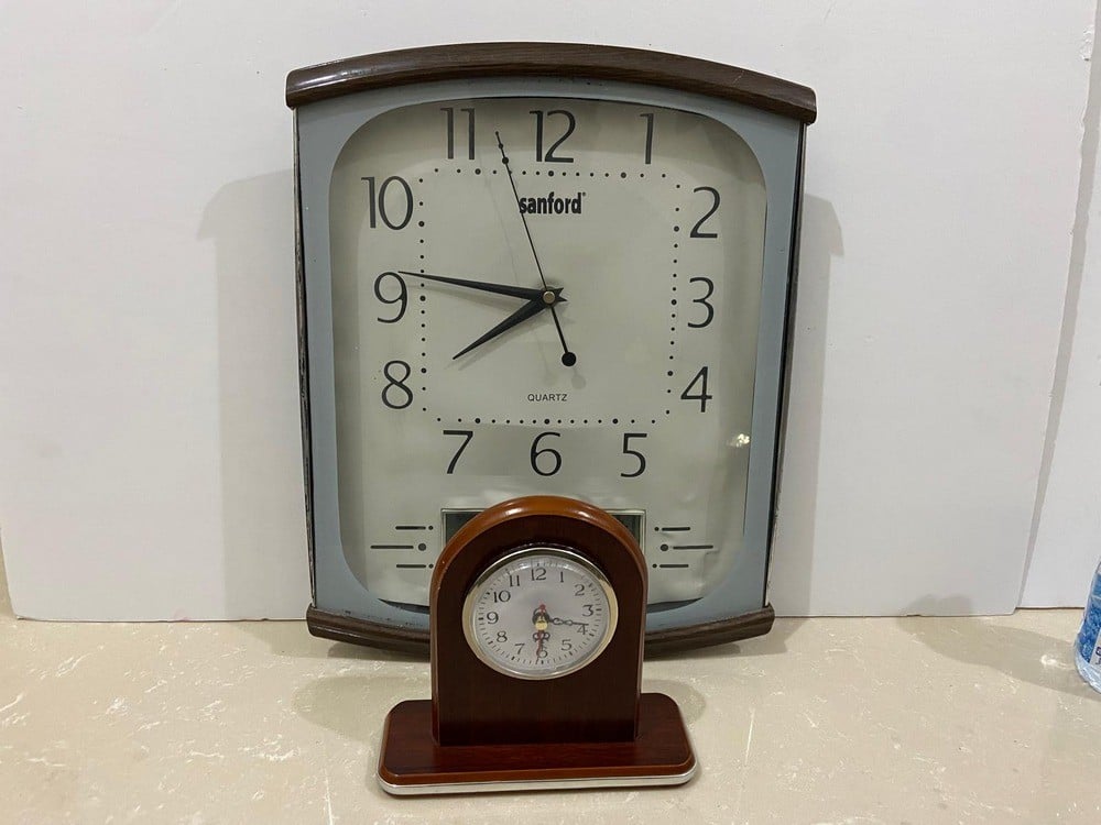 A Sanford-Branded Analog And Digital Wall Clock (It Seems To Be A Model Like Sf054Wc Or Something Similar) - 1