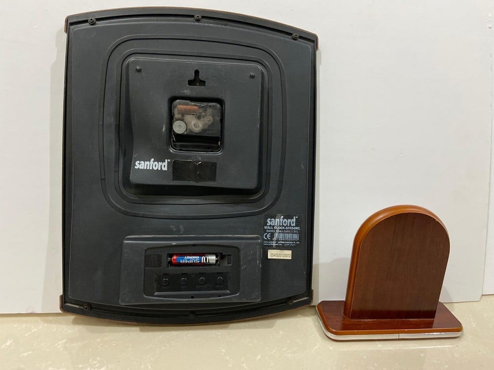 A Sanford-Branded Analog And Digital Wall Clock (It Seems To Be A Model Like Sf054Wc Or Something Similar) - 4