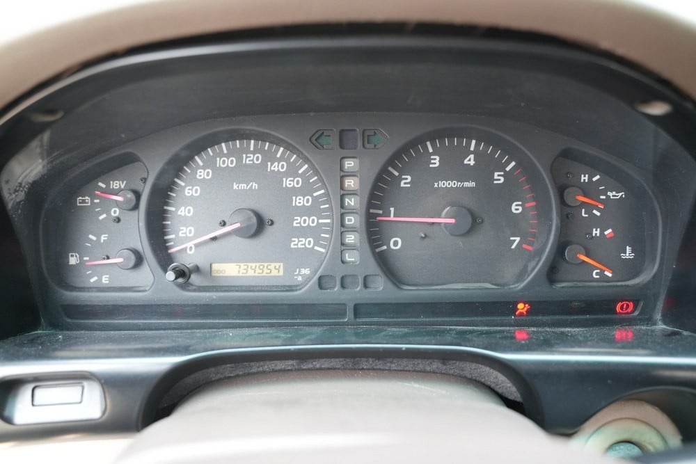تويوتا لاند كروزر موديل 2001، Y-15819 - 11