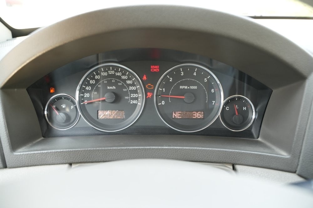 جيب جراند شيروكي موديل 2010، Y-15827 - 11