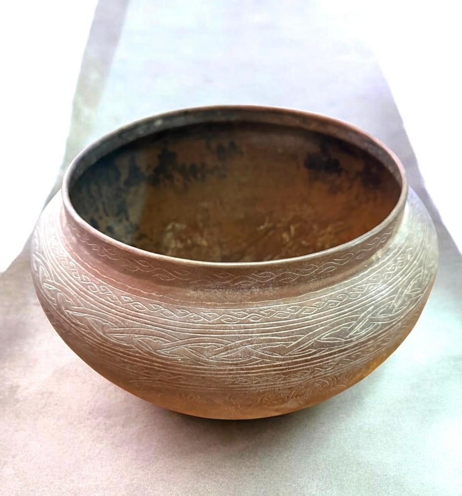 A Ceremonial Vessel Made Of Heavy Brass - 2