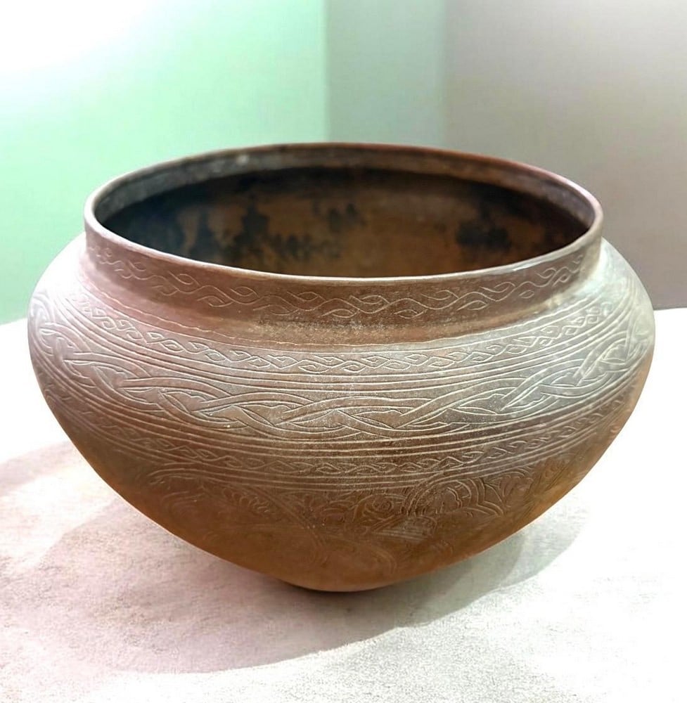 A Ceremonial Vessel Made Of Heavy Brass - 1