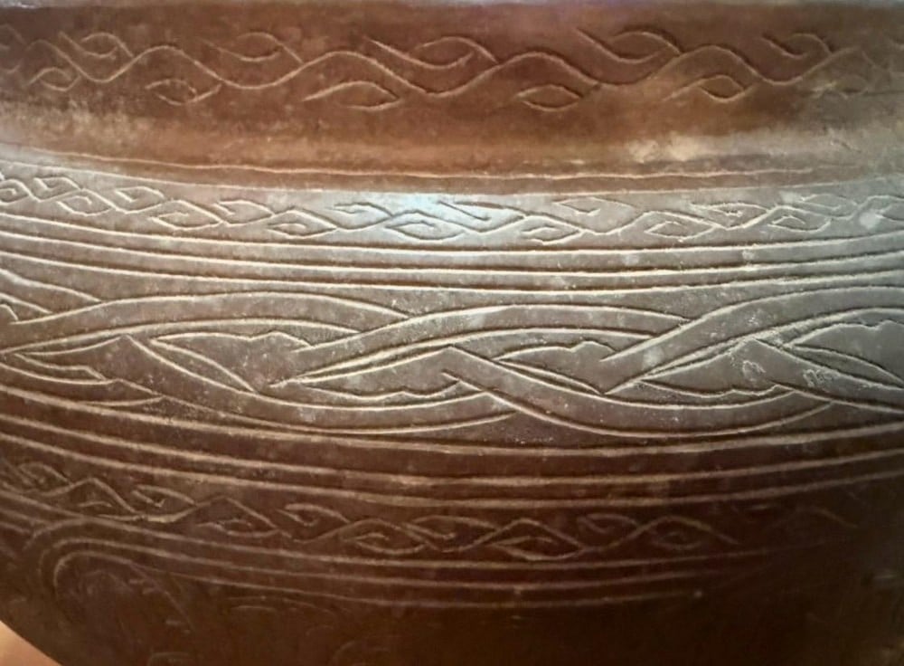 A Ceremonial Vessel Made Of Heavy Brass - 4