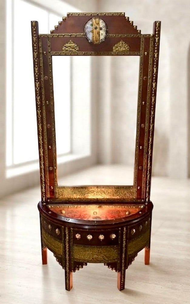 An Authentic Oriental-Style Arabesque Console - 1