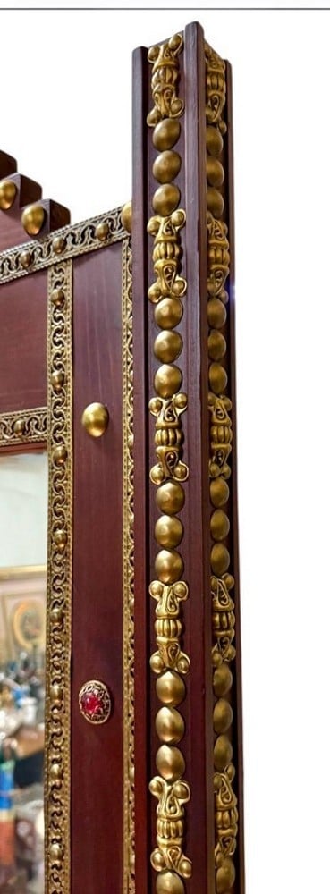 An Authentic Oriental-Style Arabesque Console - 18