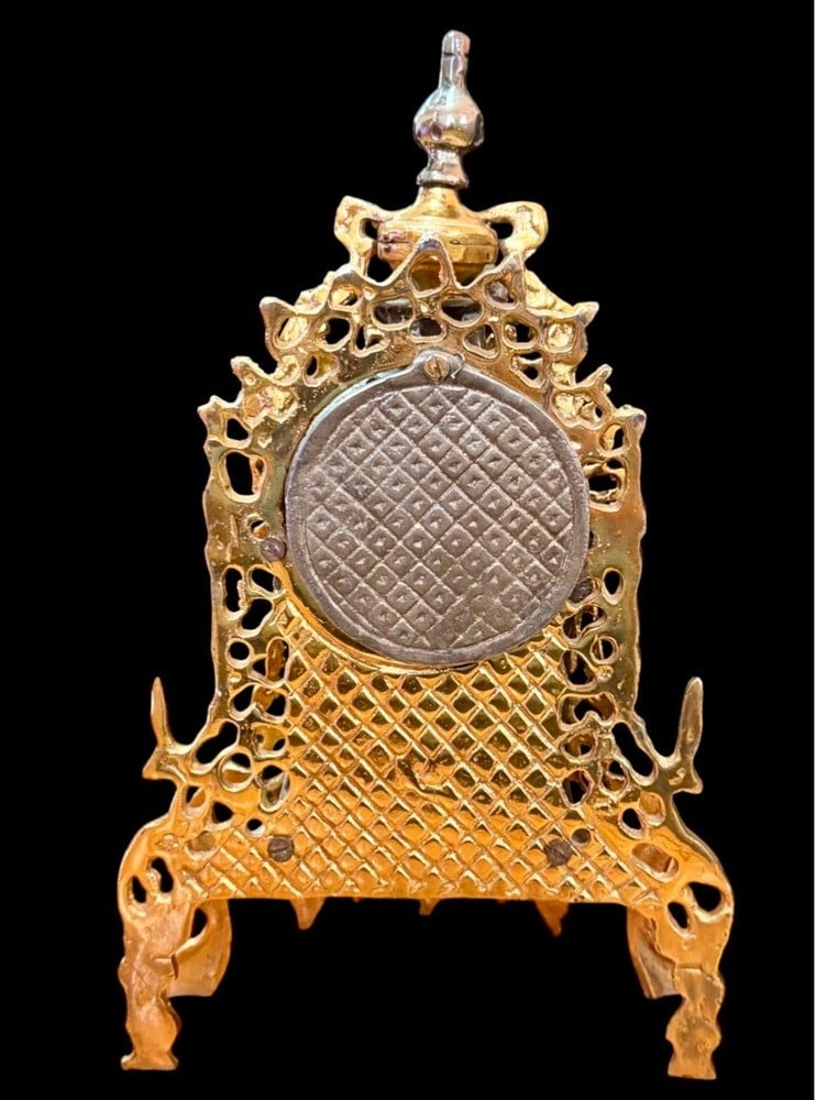A French-Style Desk Clock Featuring A Rococo Design - 7