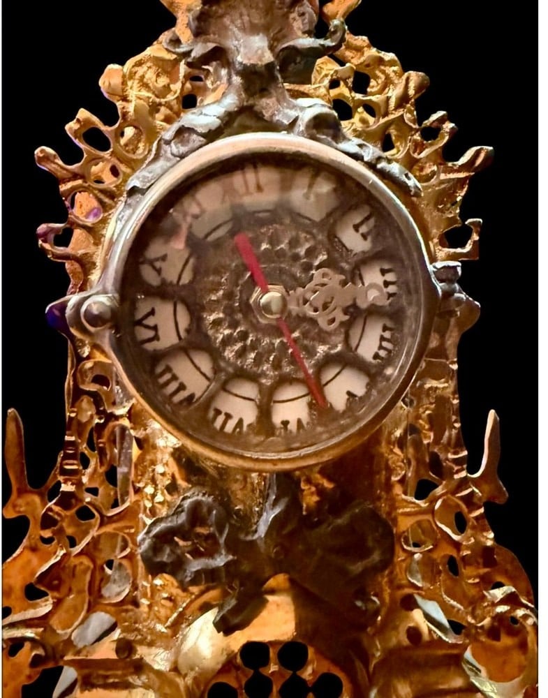 A French-Style Desk Clock Featuring A Rococo Design - 4