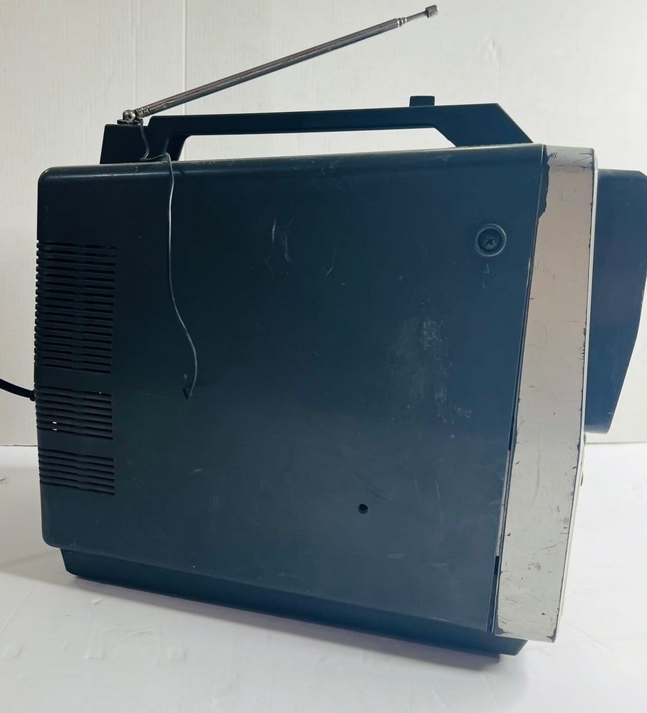 Vintage Orion 77152 Portable TV and Radio - 2