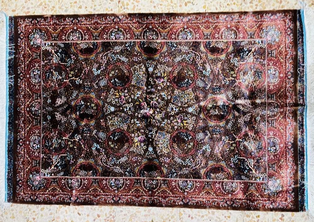 Luxury Silk-Style Rug with Classic Motifs - 6