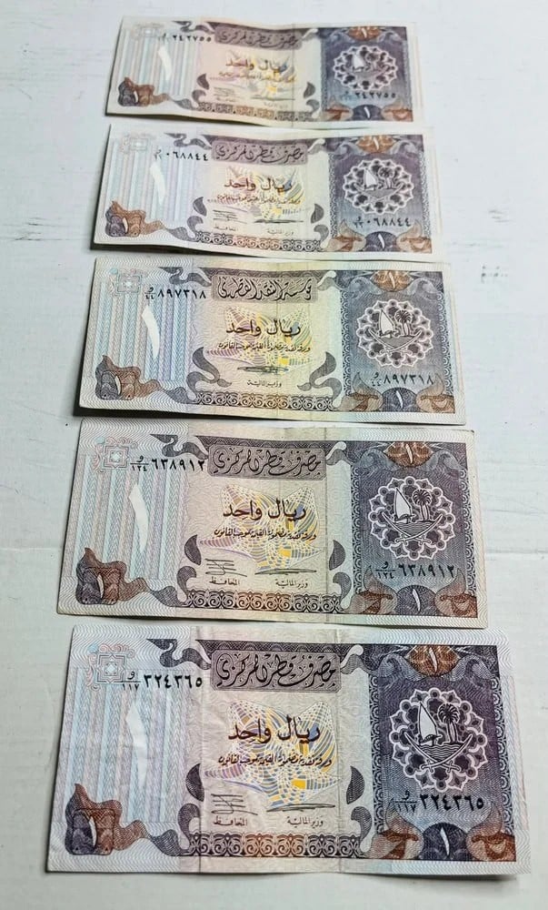 مجموعة 5 عملات ورقية قطرية قديمة – فئة 1 ريال - 1