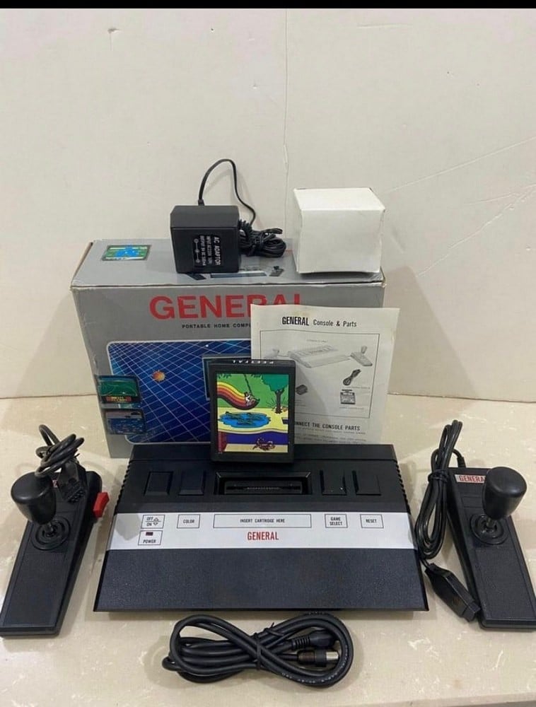 Old Atari console stored/with original box - 1