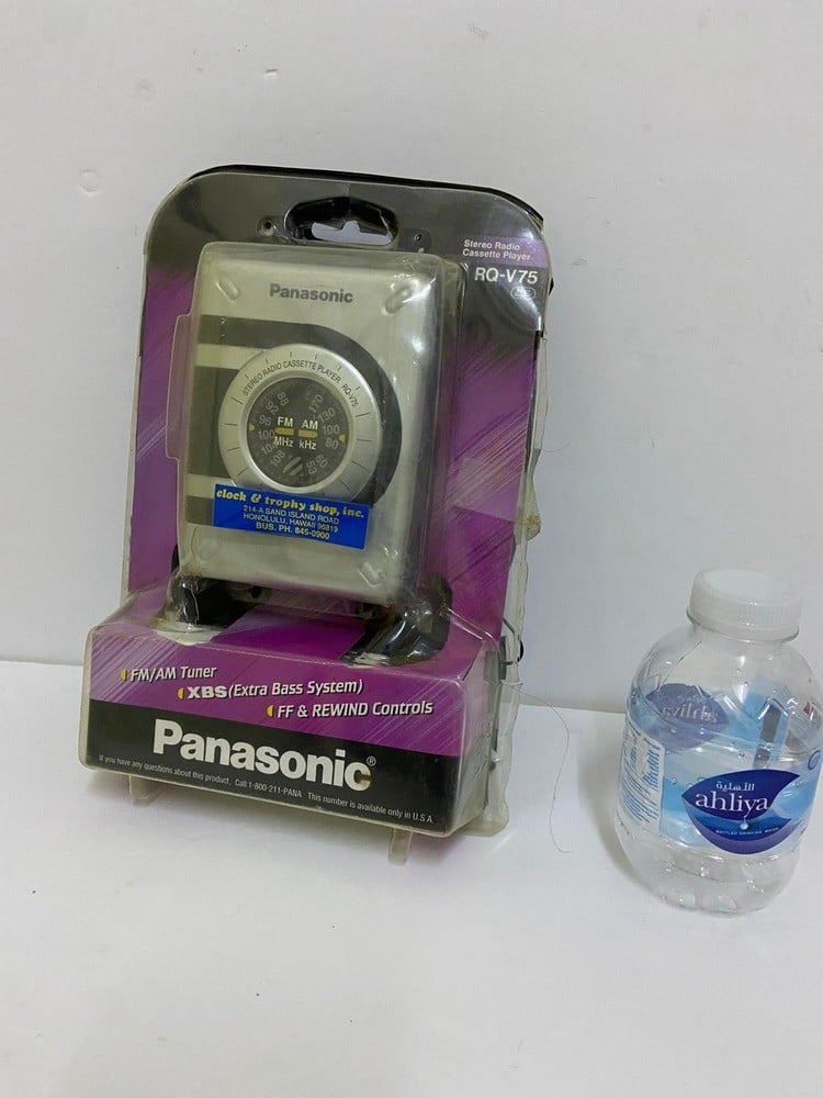 Old portable cassette and radio player stored in its original cardboard from Panasonic - 1