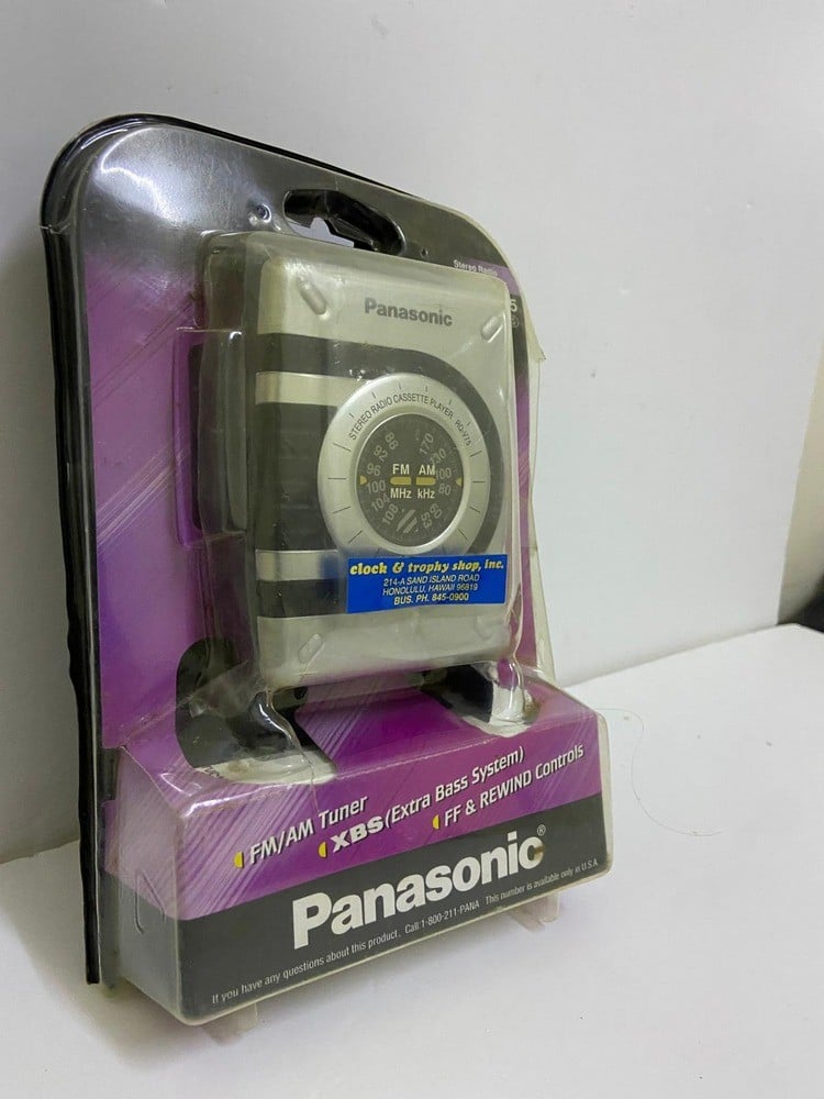Old portable cassette and radio player stored in its original cardboard from Panasonic - 2