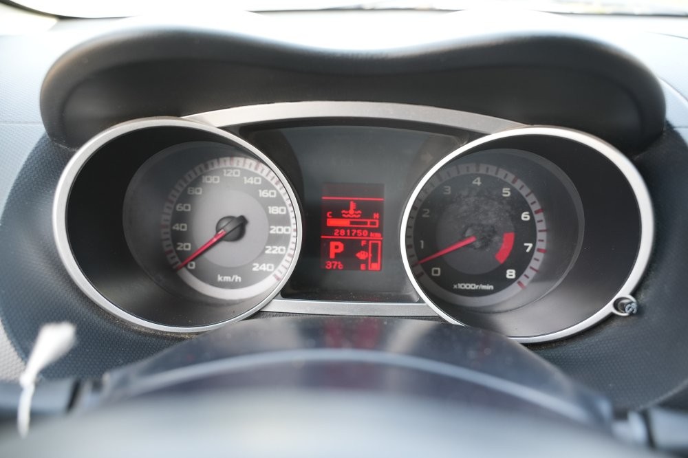 ميتسوبيشي أوتلندر موديل 2009، Y-15900 - 10