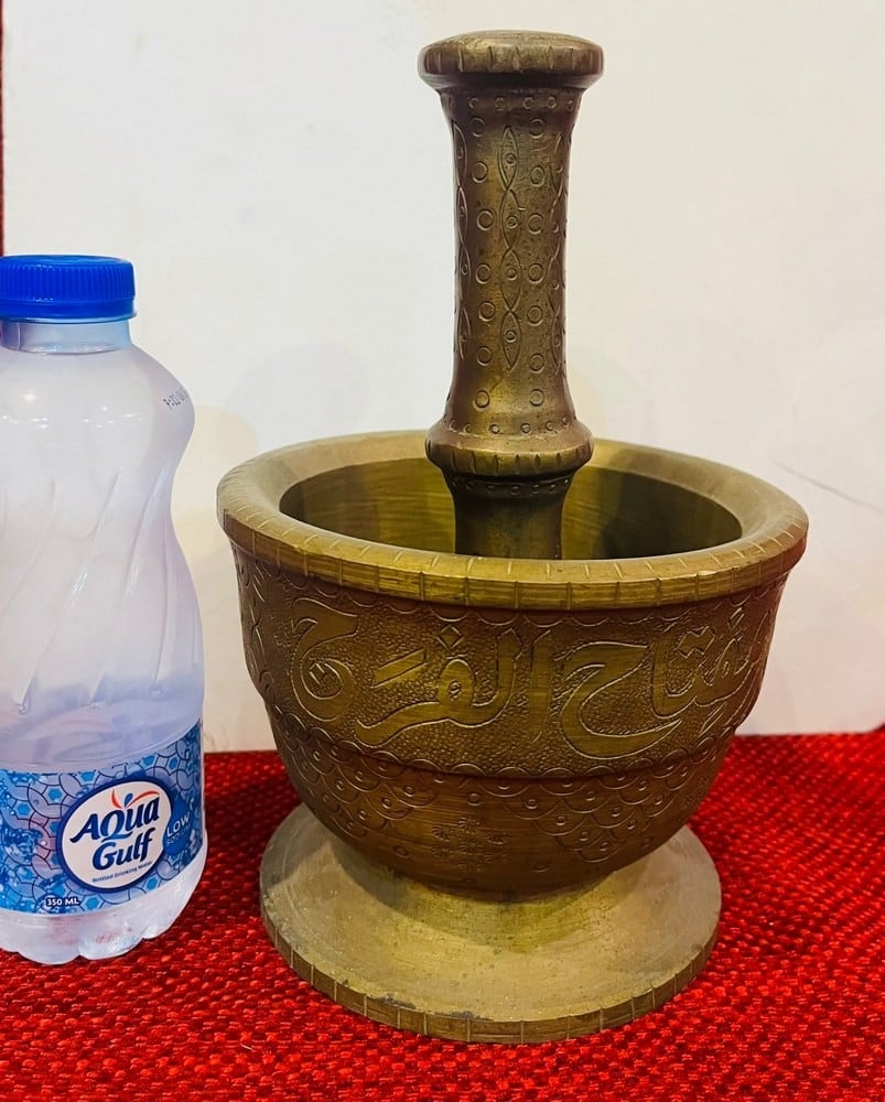 هاون نحاسي قديم مزخرف بنقوش عربية - 2