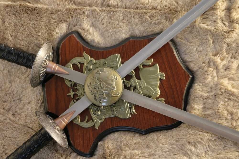 Distinctive Engraved Sword With A Wooden Base For Hanging, 2 Pieces - 1