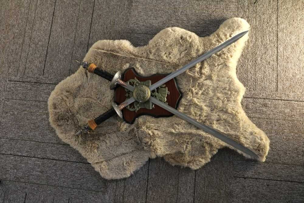 Distinctive Engraved Sword With A Wooden Base For Hanging, 2 Pieces - 6