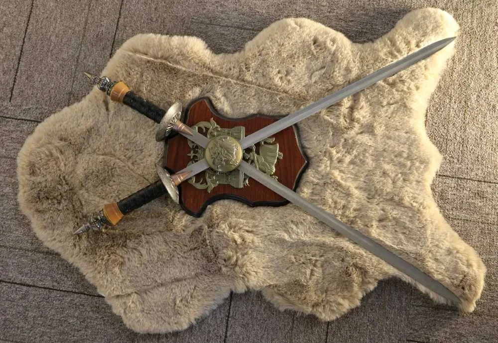 Distinctive Engraved Sword With A Wooden Base For Hanging, 2 Pieces - 11