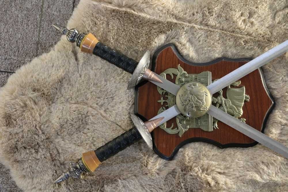 Distinctive Engraved Sword With A Wooden Base For Hanging, 2 Pieces - 7