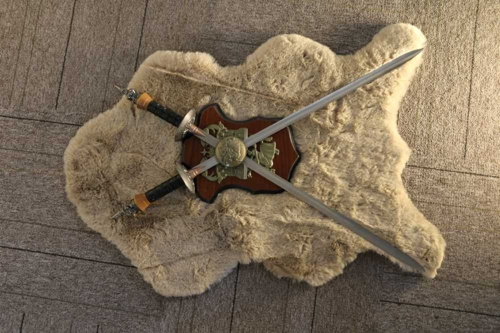 Distinctive Engraved Sword With A Wooden Base For Hanging, 2 Pieces - 5