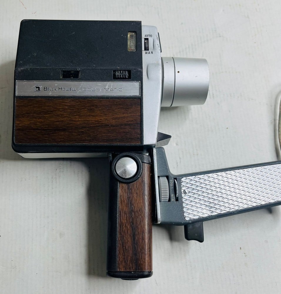 كاميرا سينمائية Bell & Howell Autoload 309 - 1