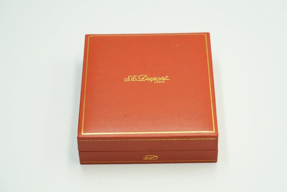 ولاعة غاز فاخرة مطلية بالذهب ومزينة بطلاء اللّاك الصيني الطبيعي (Chinese Lacquer / Laque de Chine) - 2