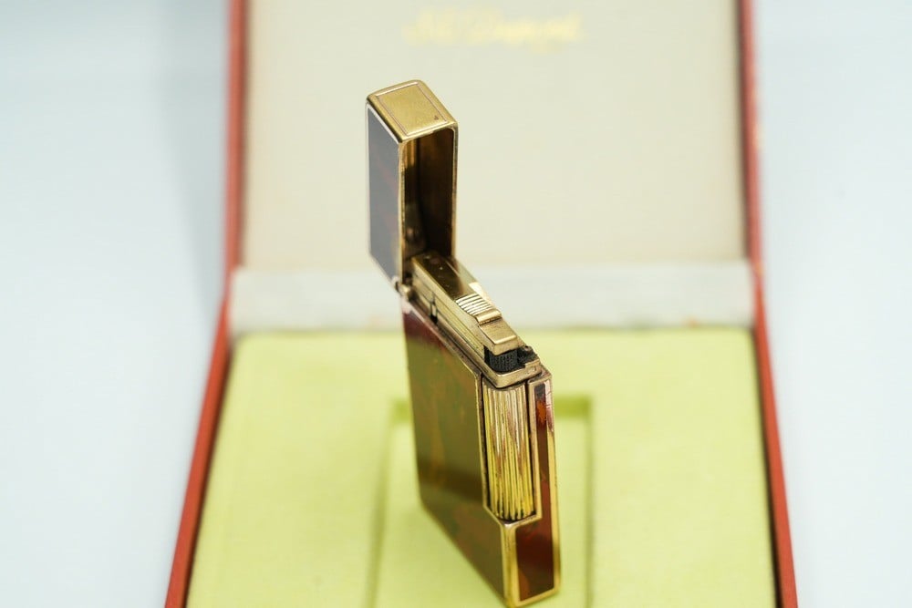 ولاعة غاز فاخرة مطلية بالذهب ومزينة بطلاء اللّاك الصيني الطبيعي (Chinese Lacquer / Laque de Chine) - 6