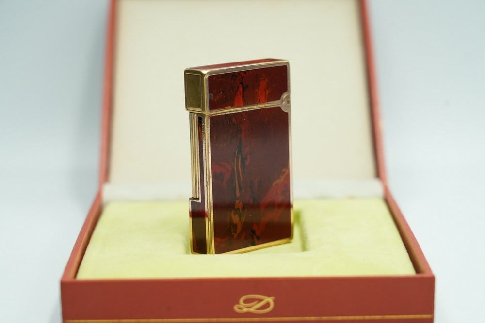 ولاعة غاز فاخرة مطلية بالذهب ومزينة بطلاء اللّاك الصيني الطبيعي (Chinese Lacquer / Laque de Chine) - 4