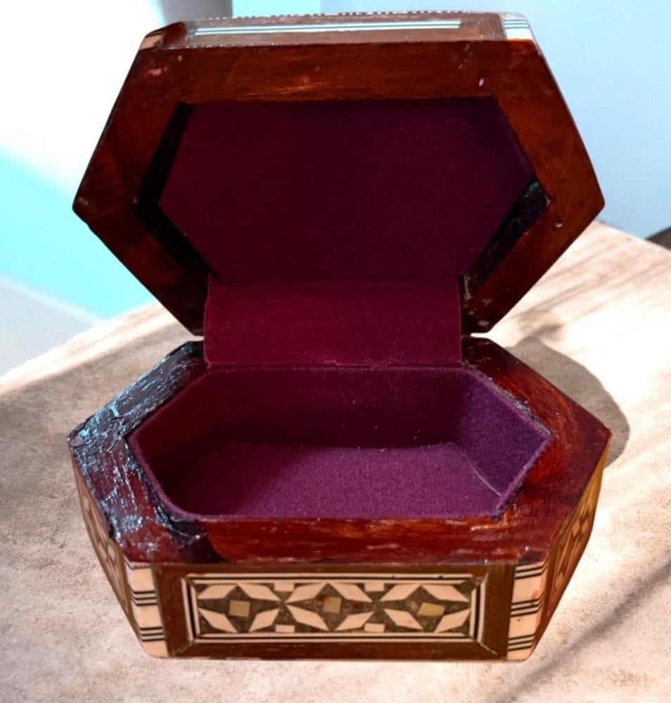 Handmade Jewelry And Collectibles Boxes - 10
