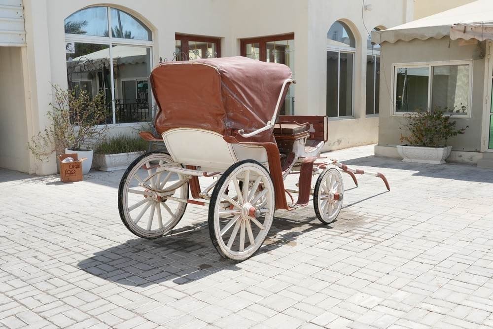 Classic Royal Horse-Drawn Carriage - 2