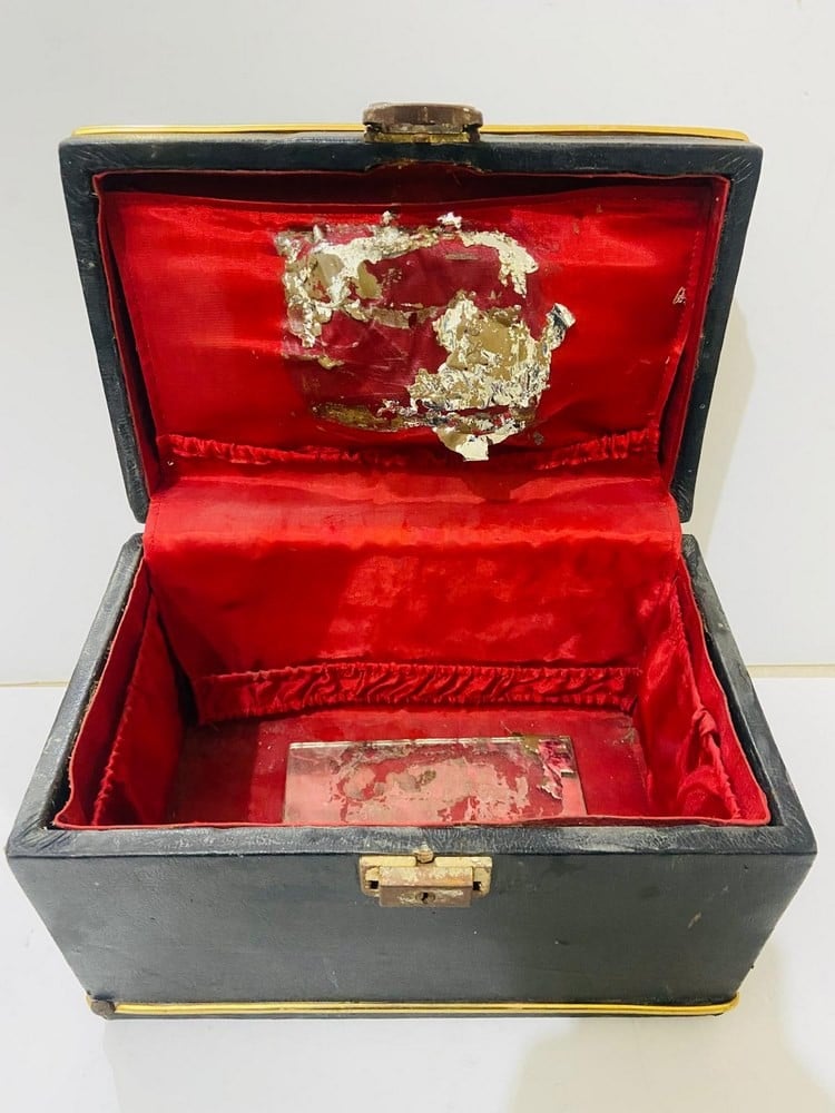 A Classic Old Box For Storing Jewelry Or Collectibles - 1