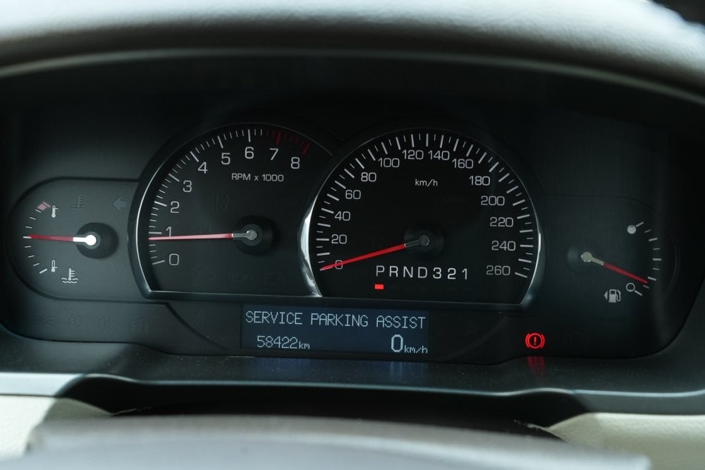 كاديلاك DTS موديل 2011، Y-15984 - 10