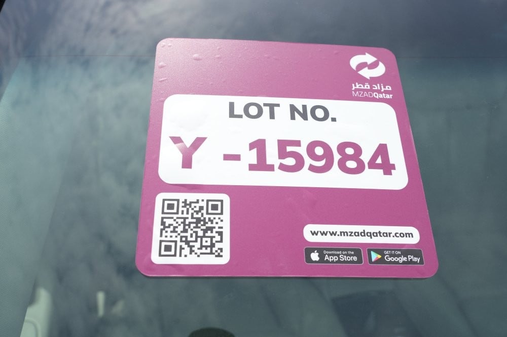 كاديلاك DTS موديل 2011، Y-15984 - 12