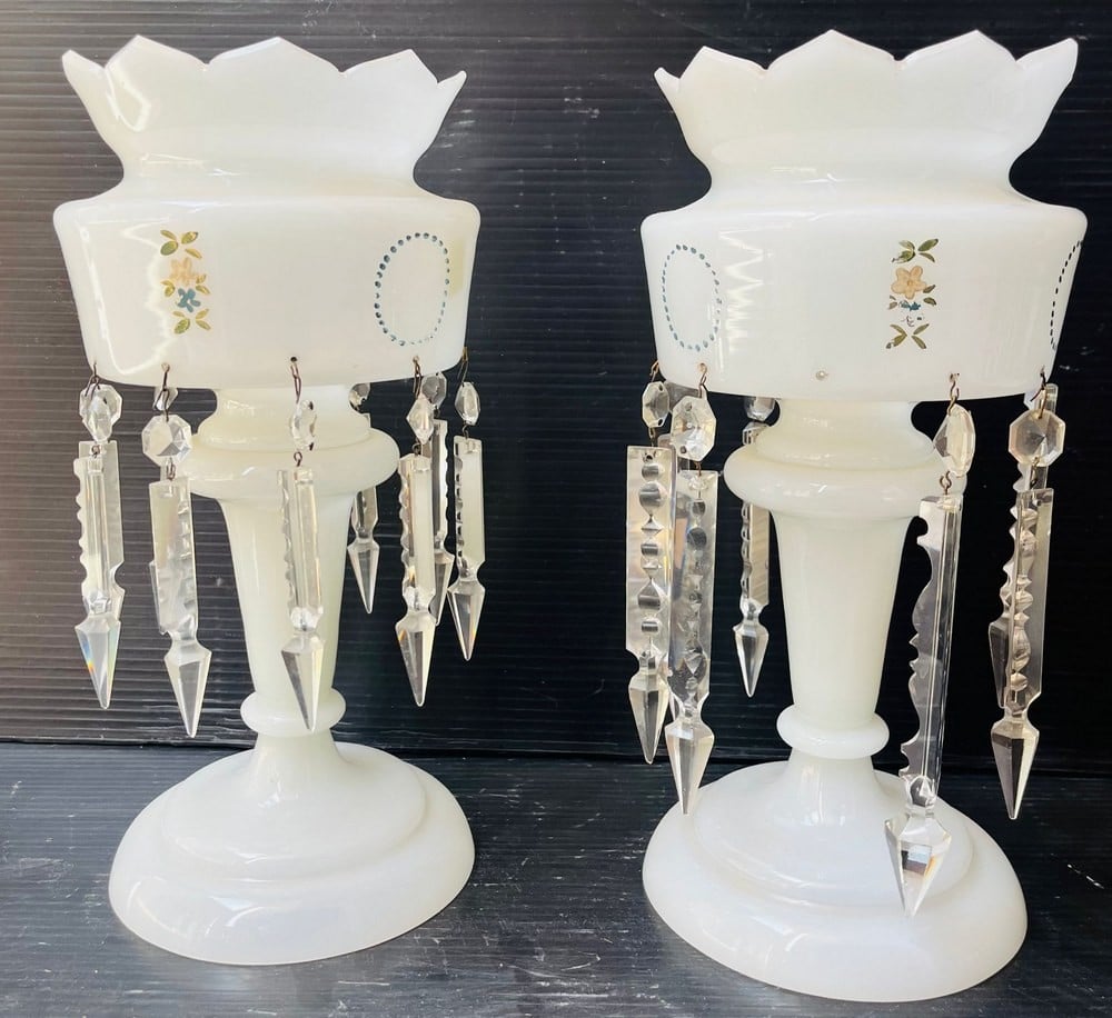 Pair of Vintage Opaline Pineapple Vases in a Milky Hue - 1