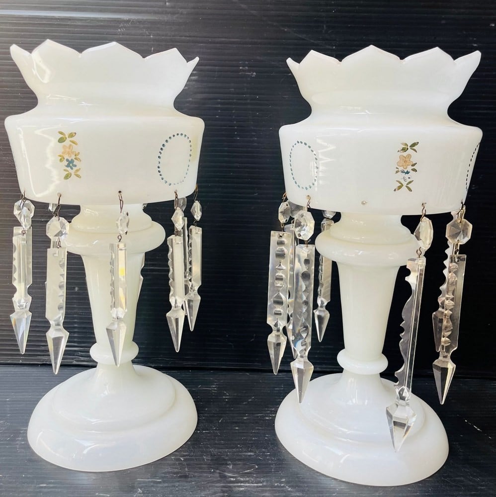 Pair of Vintage Opaline Pineapple Vases in a Milky Hue - 5