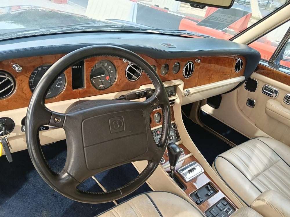 بينتي بروكلاندز سيدان موديل 1996، C-11263 - 9